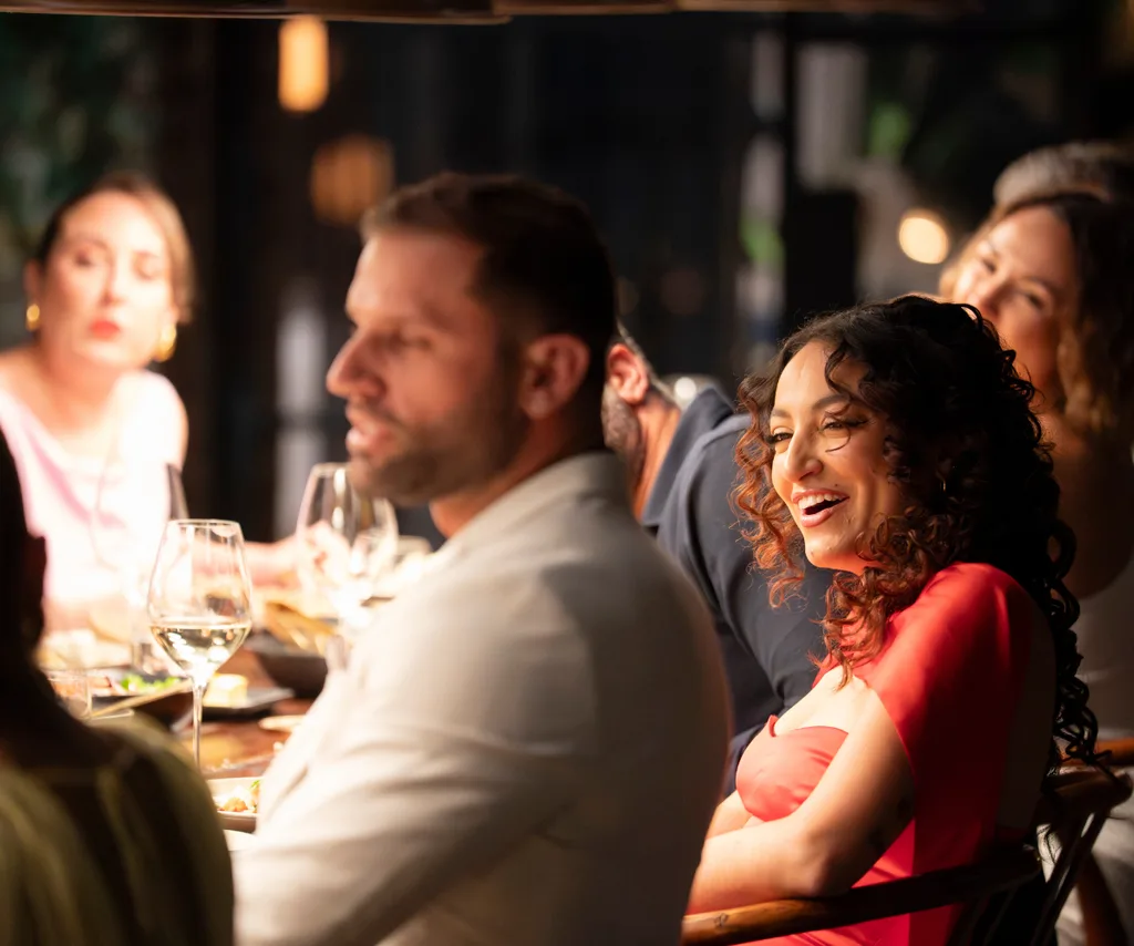 Juliette next to Scott at the MAFS dinner party.