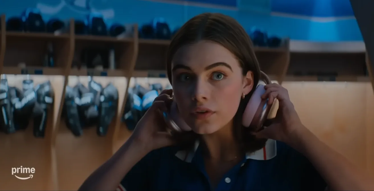 Ella Bright stars as Hannah Wells in Off Campus