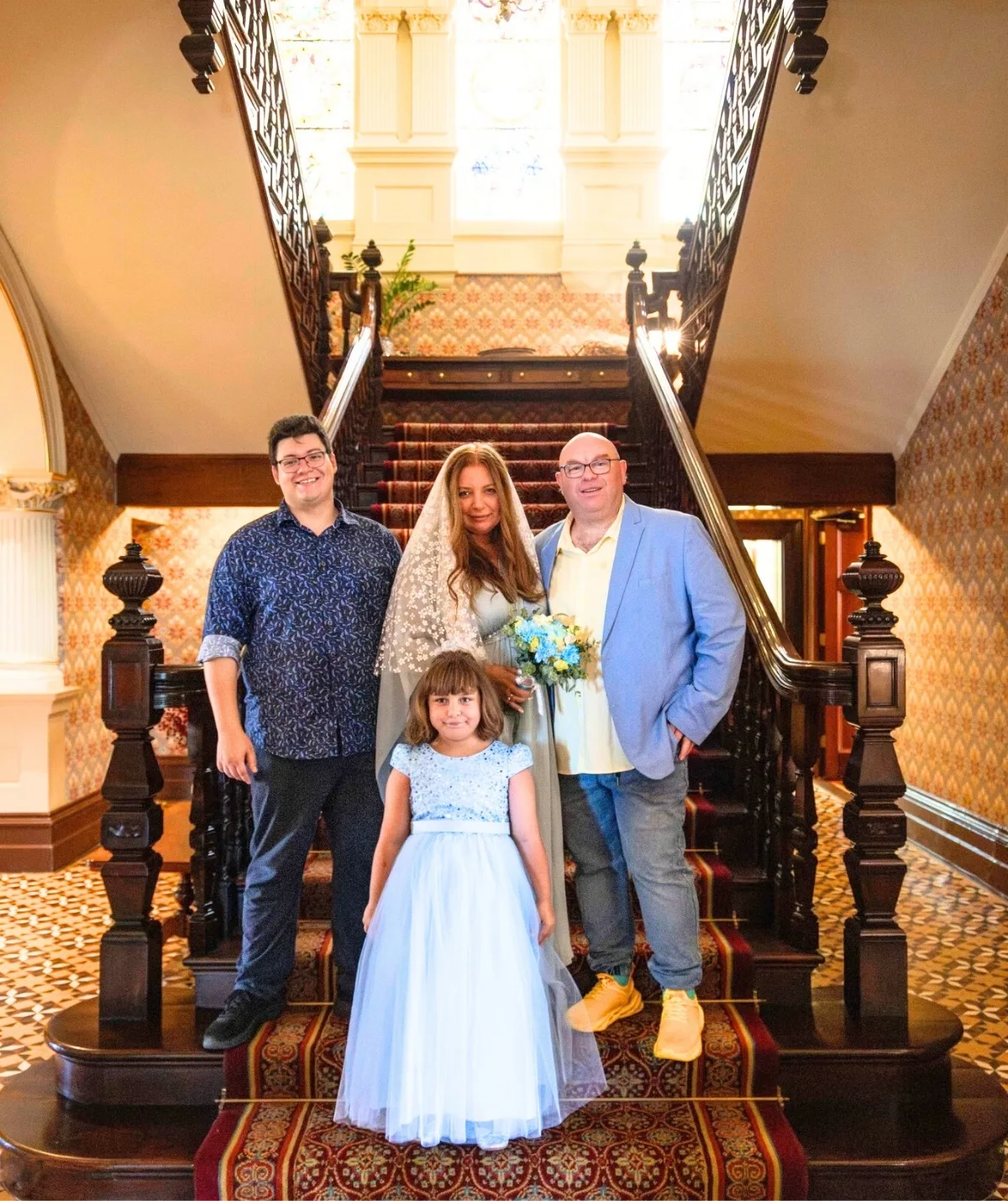 A family pose for a wedding.