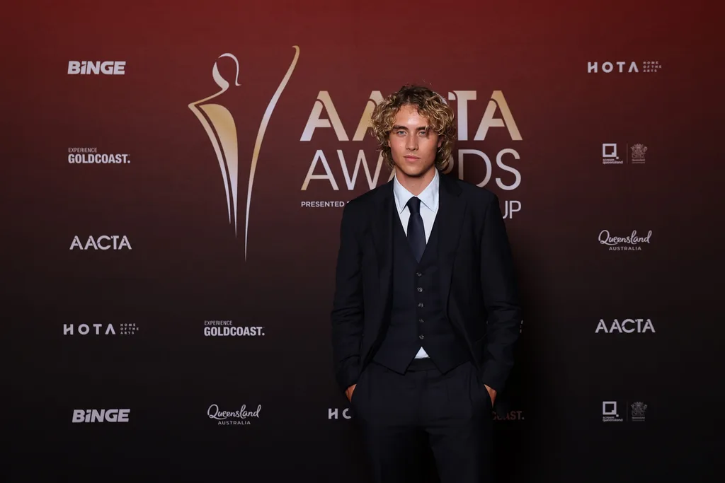 Api Zada Introducing Joseph Zada – the hot new Aussie star of The Hunger Games ...