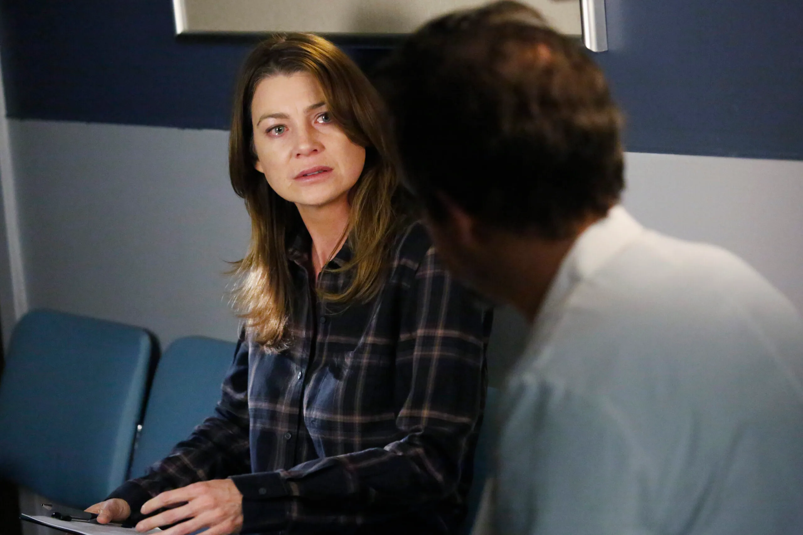 Meredith receives the news that her husband is brain dead in Grey's Anatomy
