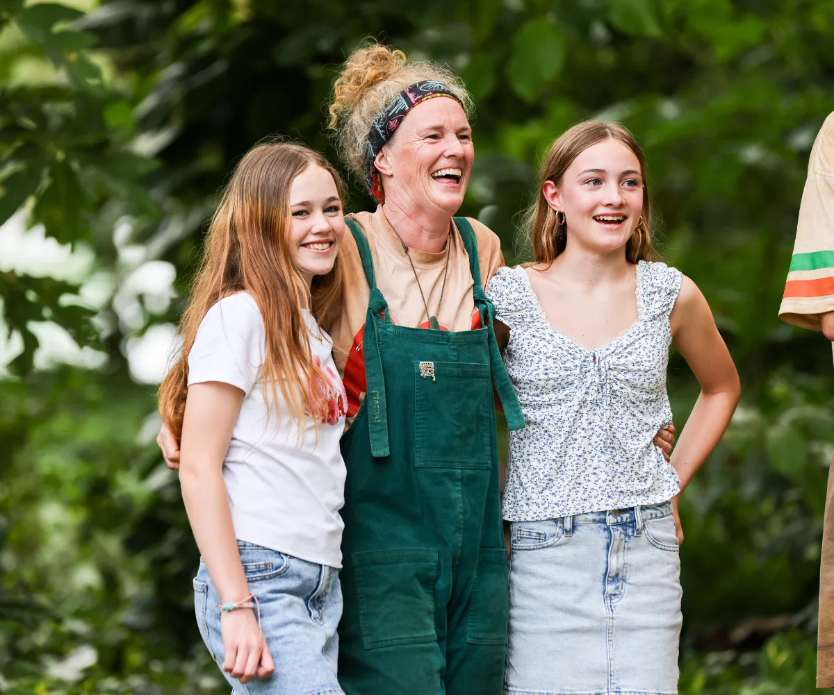 Loz from Survivor with her two daughters.