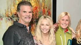 ’80s icons Heather Locklear and Lorenzo Lamas are officially a couple