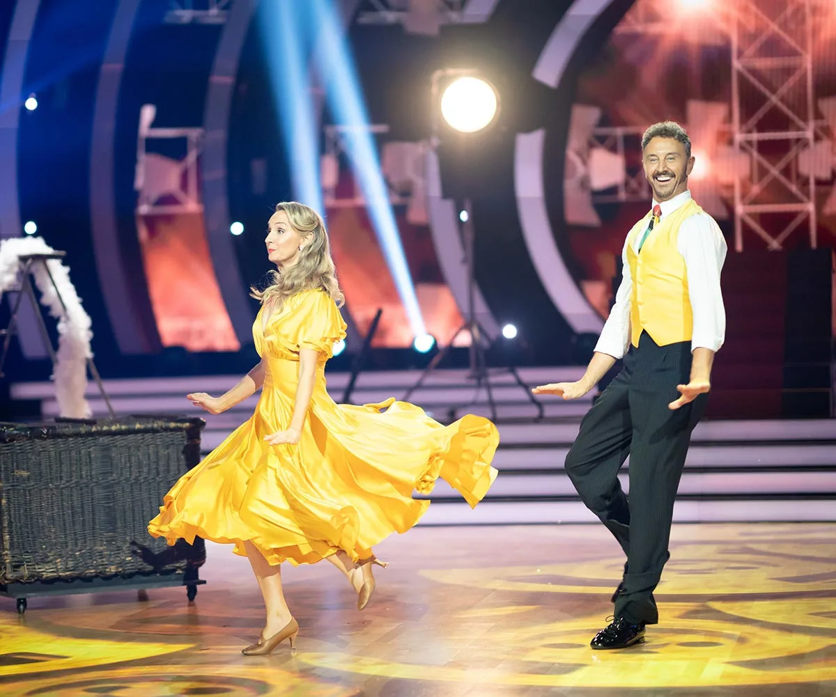 Lisa dances on Dancing with the Stars with Ian Waite.