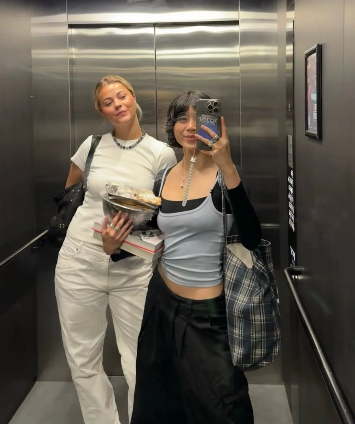 Grace and Jackie Yu from MasterChef Australia take a selfie in an elevator.