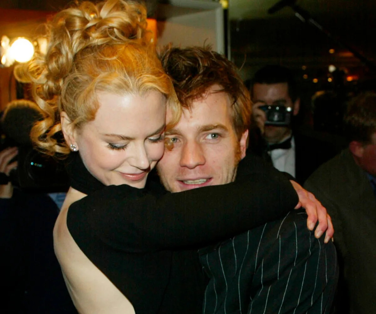 Nicole Kidman and Ewan McGregor hugging in the 2000s 
