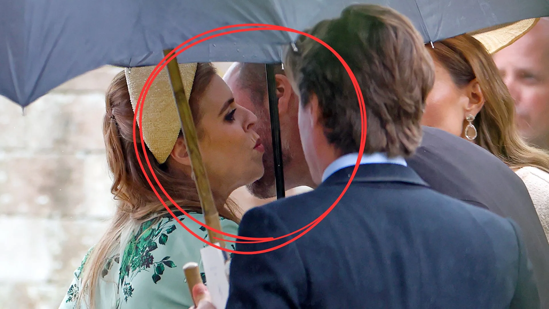 Prince William kisses Princess Beatrice