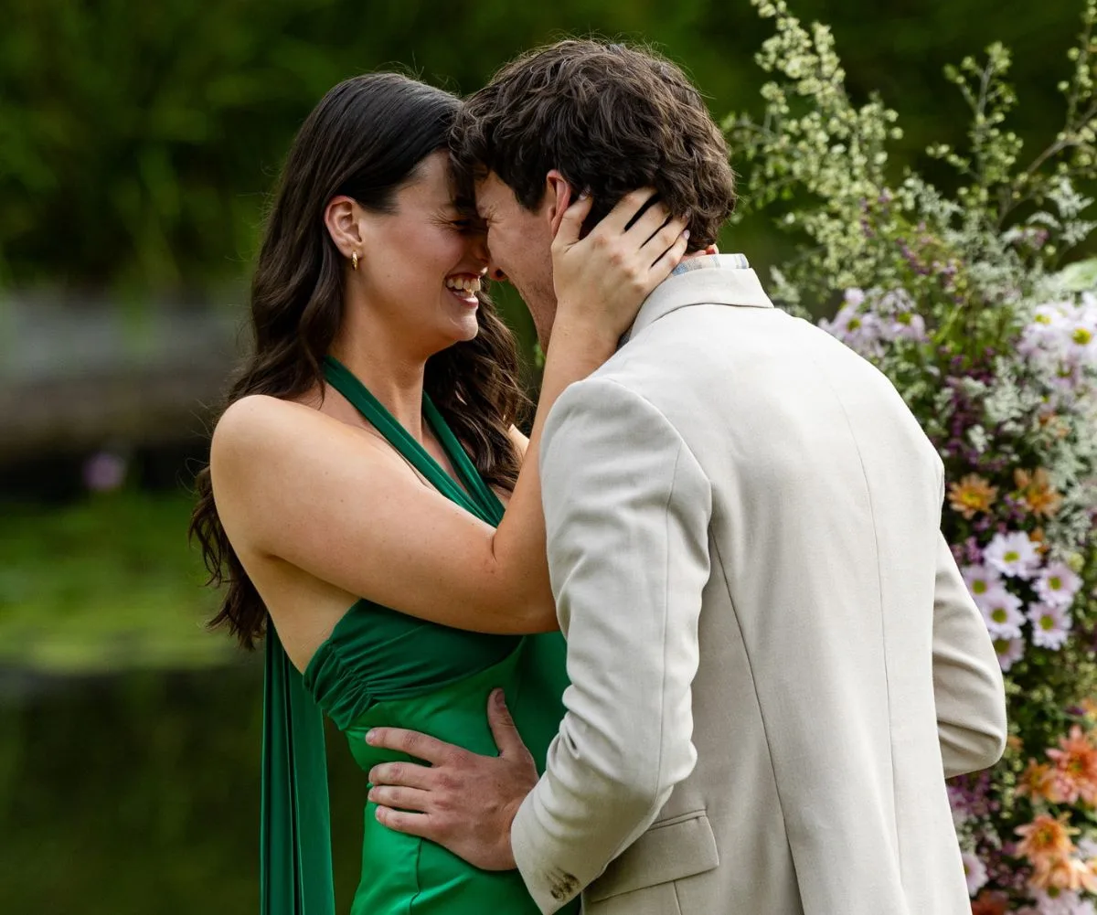 Farmer Wants A Wife Zac and Maya kissing