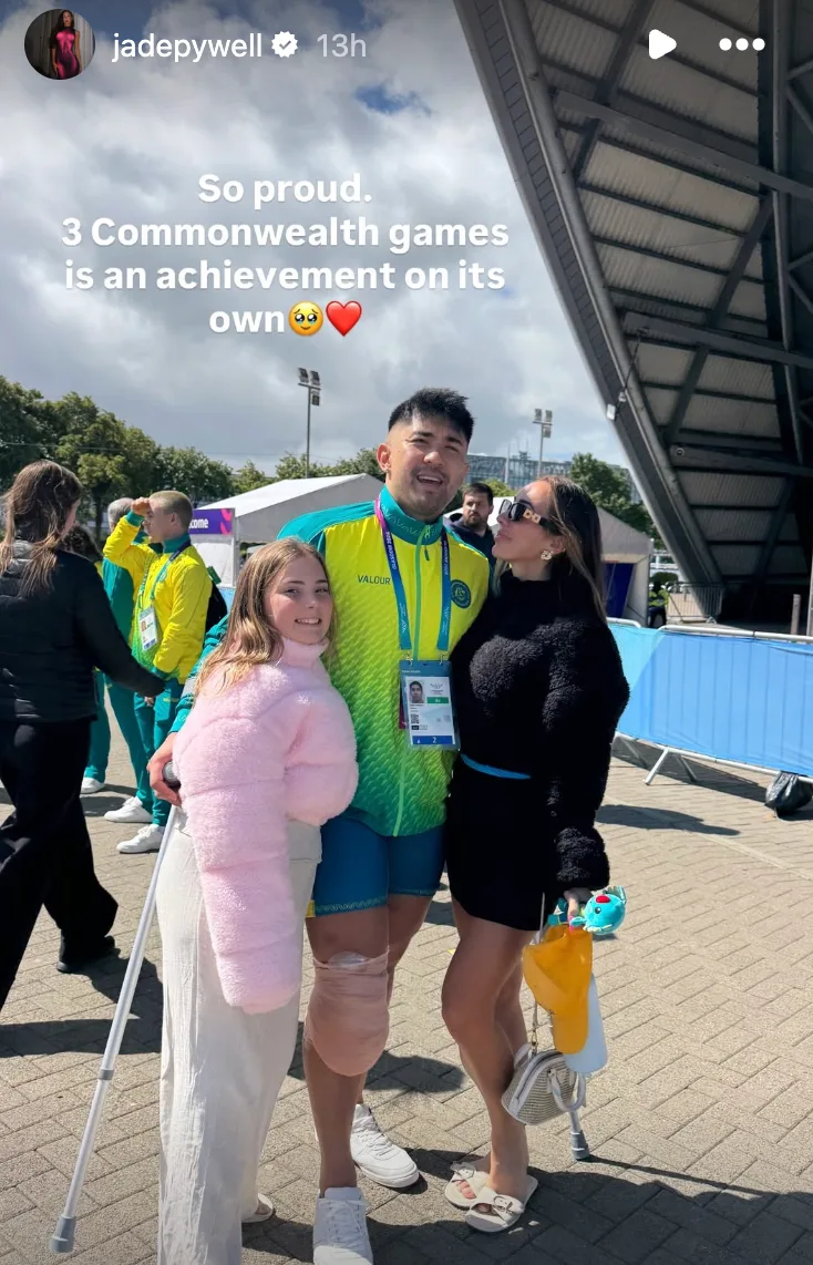 Jade and Victoria with Ridge on crutches at the Commonwealth Games
