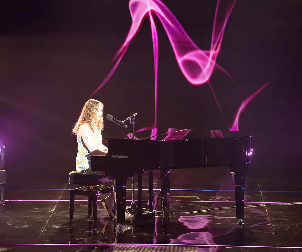 Brooklyn plays a piano on the set of The Voice