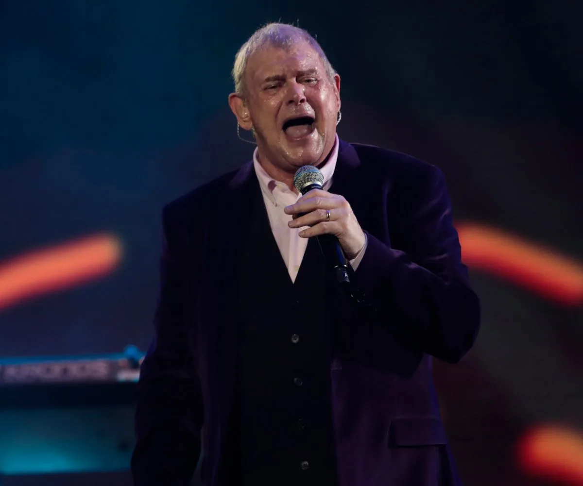 John Farnham singing