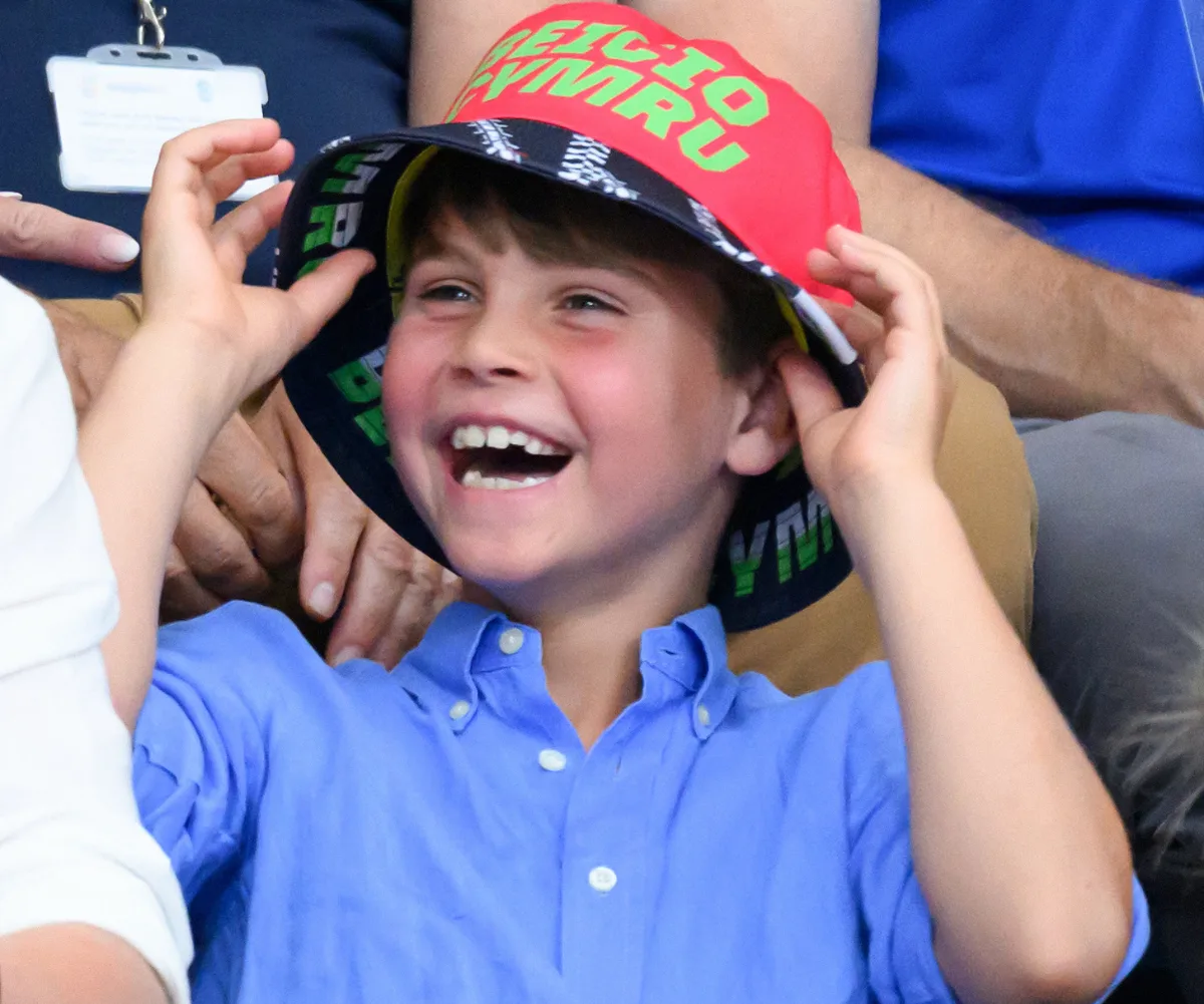 Prince Louis wearing bucket hat 