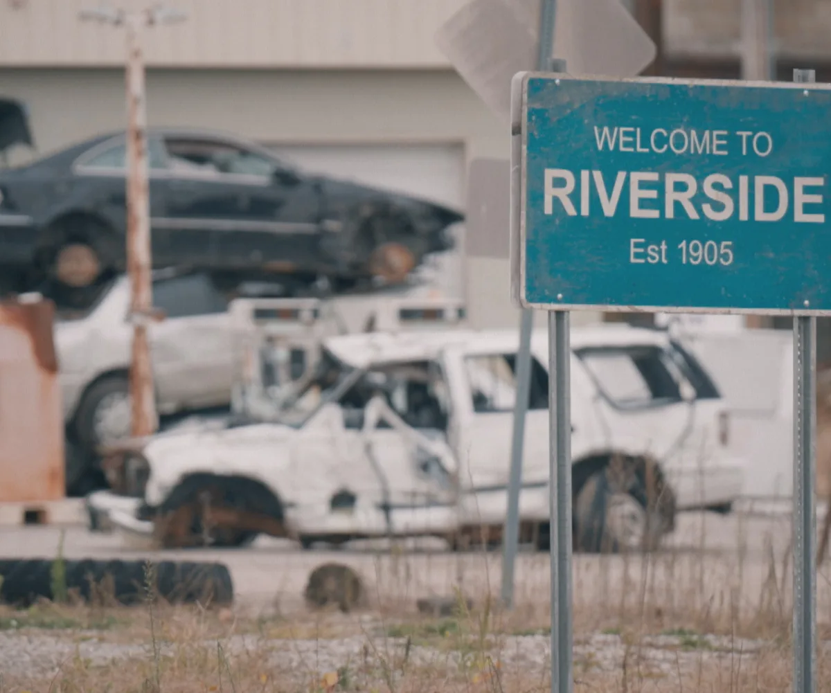 Apocalypse contestants arrive to see crashed cars.