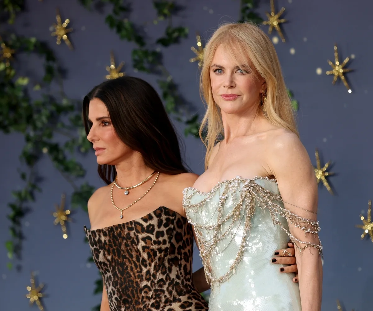 Sandra Bullock Nicole Kidman pose on the red carpet for Practical Magic 2