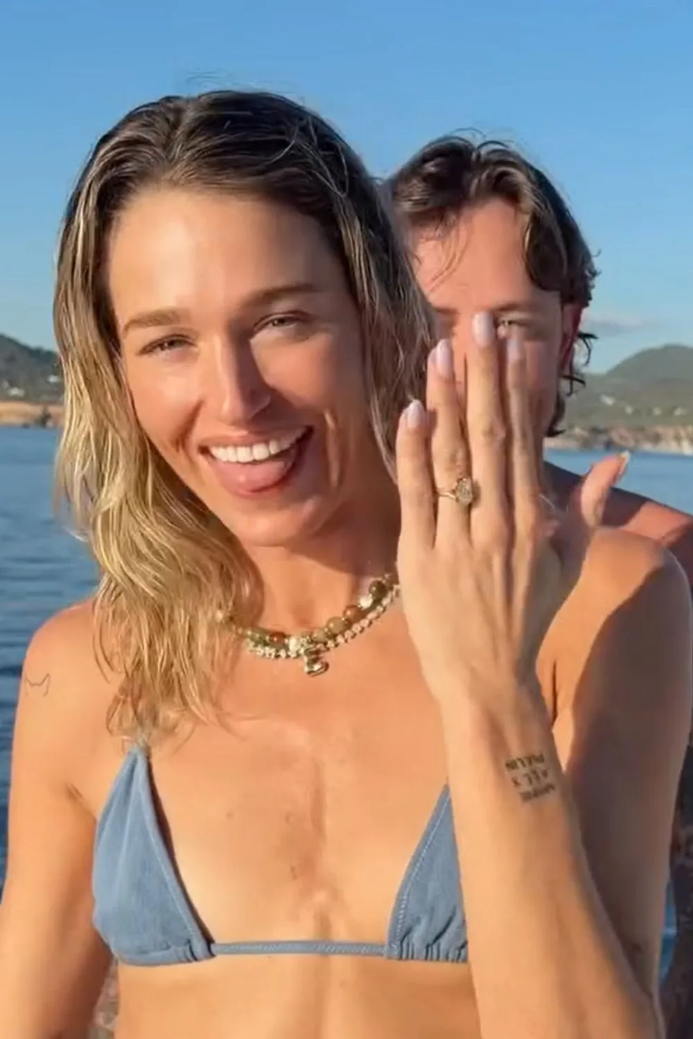 Ellidy Pullin showing off her engagement ring