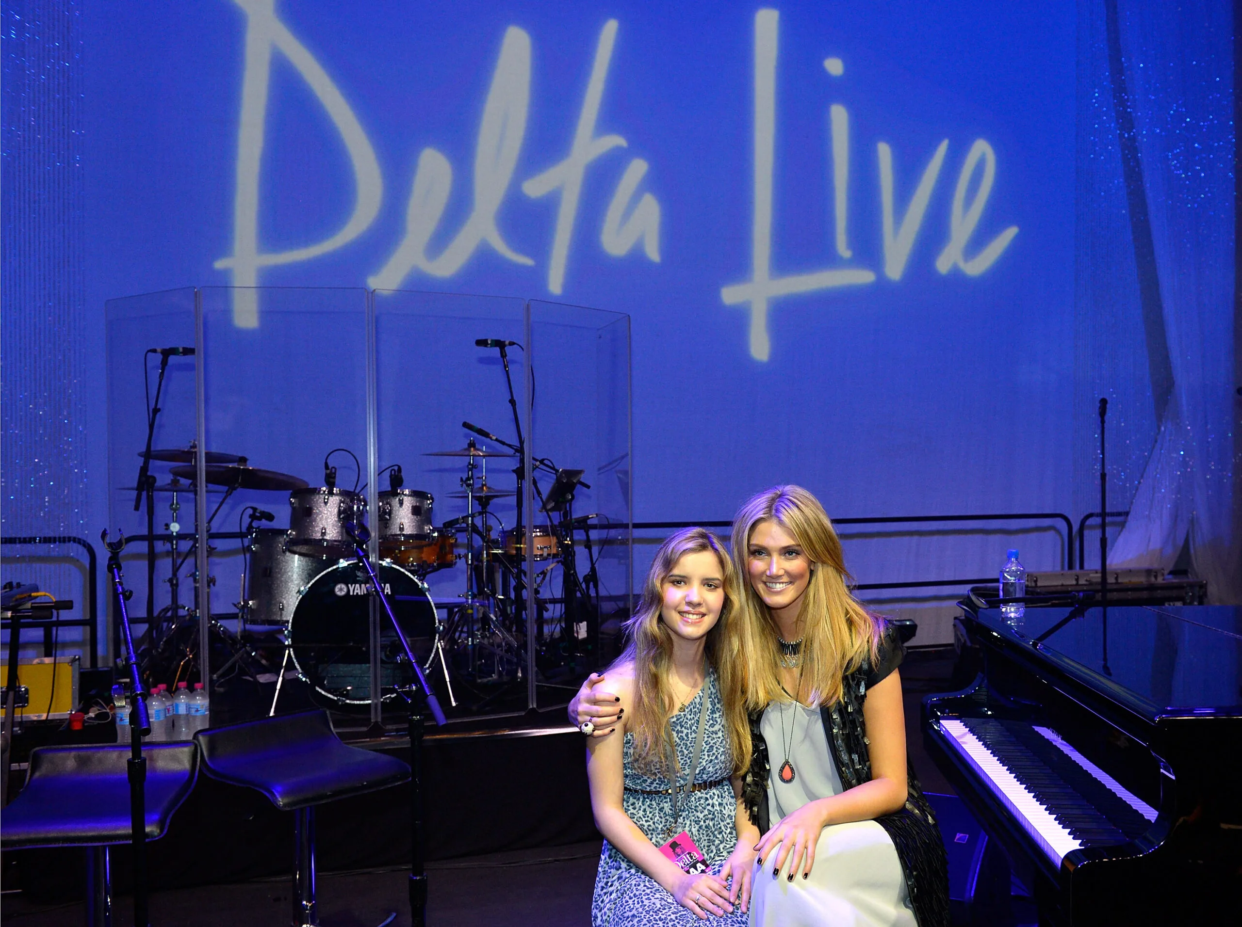 The Voice S1 coach Delta Goodrem with contestant Rachael Leahcar.