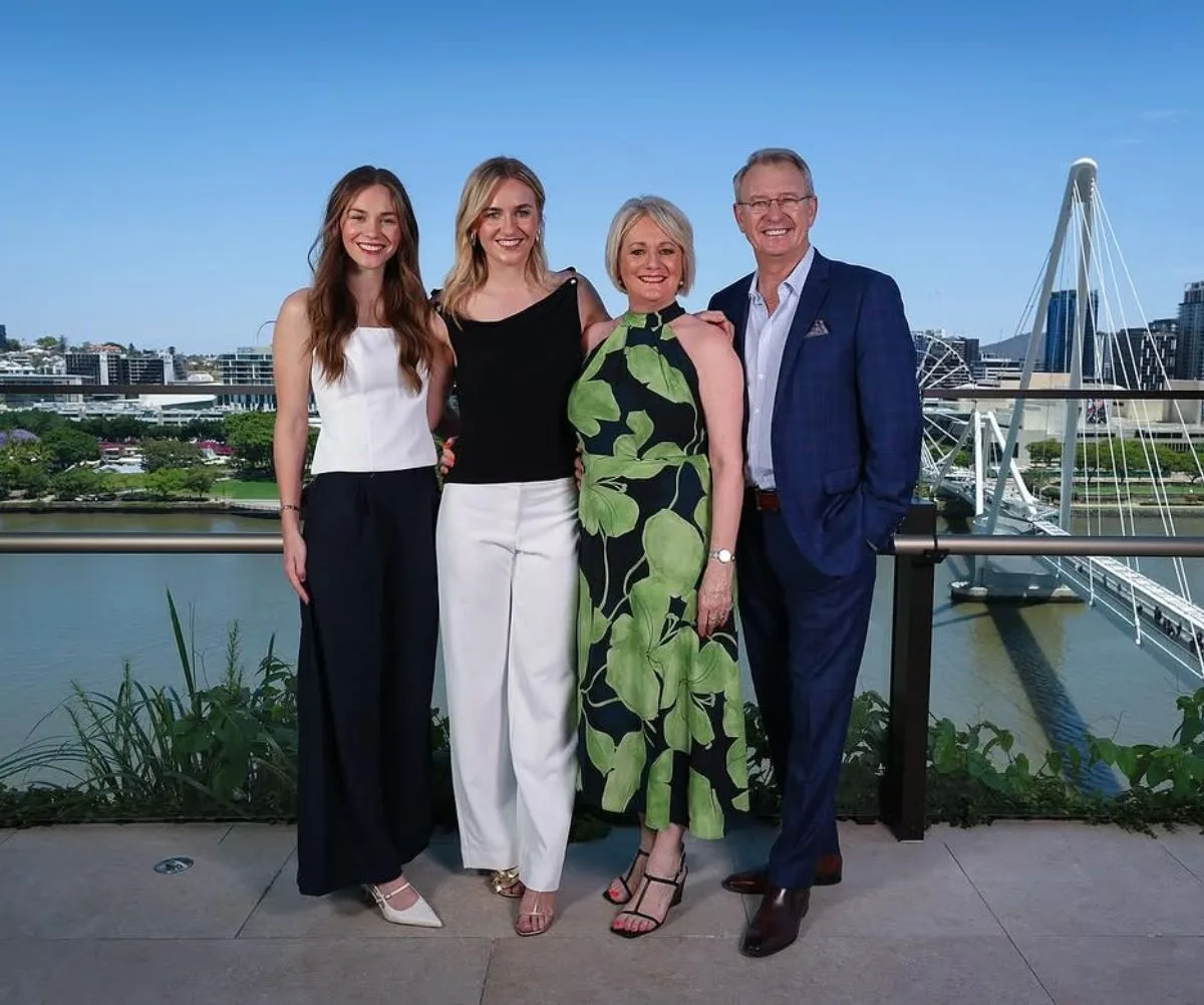 Ariarne Titmus with parents Steve and Robyn, and sister Mia