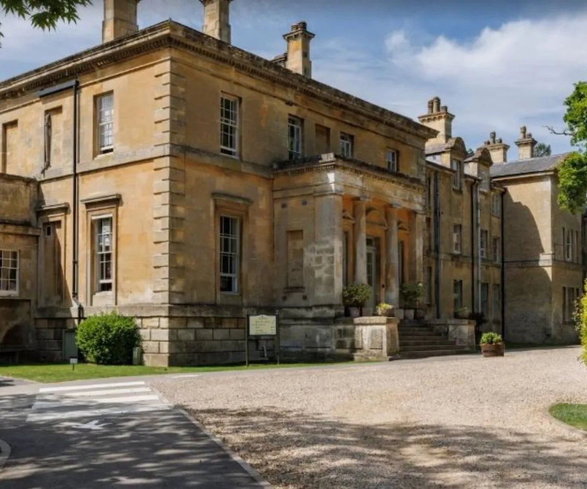 Image of house in UK countryside