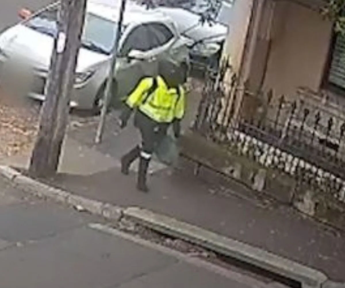 BEAU LAMARRE CONDON CAPTURED ON CCTV IN PADDINGTON