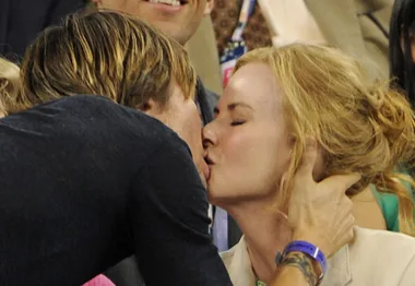 Nicole Kidman and Keith Urban kiss