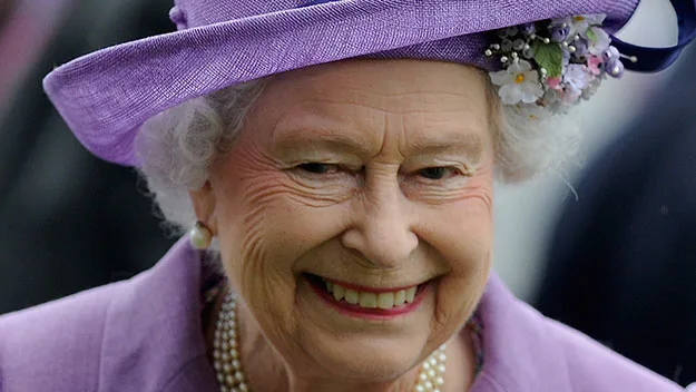 One is rolling in it! Queen gets pay rise