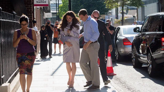 Lookalikes cause mayhem at Lindo Wing amid reports Kate is headed to hospital