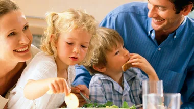 Eating in front of TV making kids obese and unhealthy
