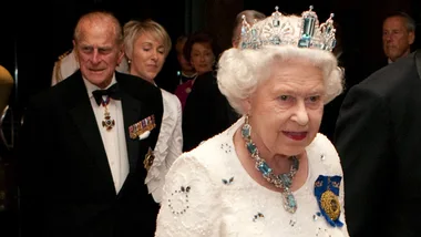 Queen Elizabeth dazzles in diamonds and aquamarines