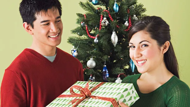 Men spend more on Christmas gifts than women