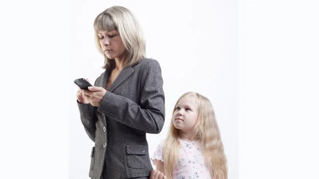 Doctors fear dangers of texting while parenting