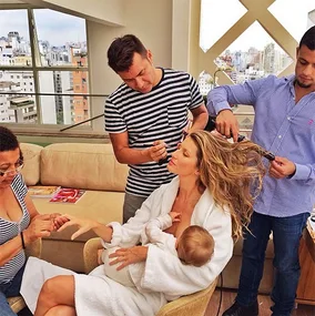 Supermodel Gisele Bundchen posted this image of her breastfeeding her daughter on Instagram.
