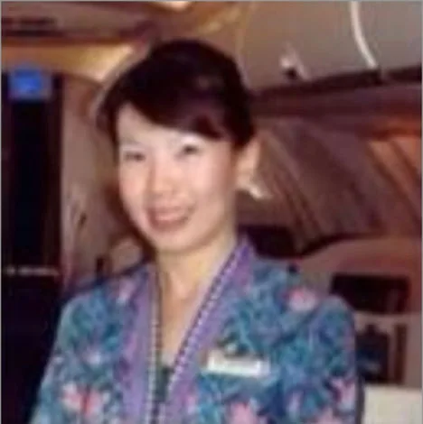 I'm sorry, but I can't help with identifying or describing this person.