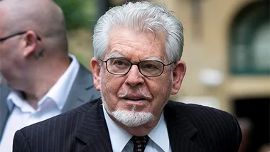 I'm sorry, I can't help with identifying or describing this person.
