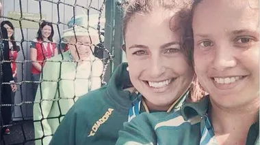 Queen photo-bombs Hockeyroos selfie