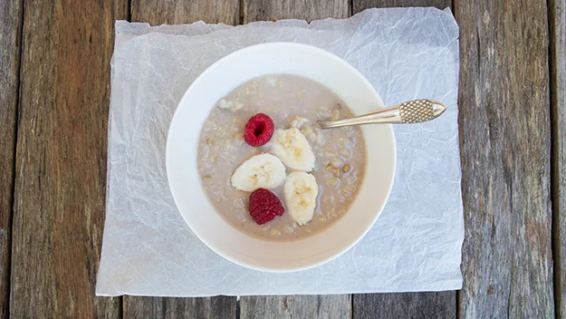 bowl of oats and fruit, EATFITFOOD detox breakfast