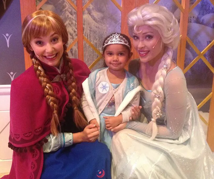 Samara Muir with Ana and Elsa