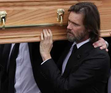 Jim Carrey, funeral, coffin 
