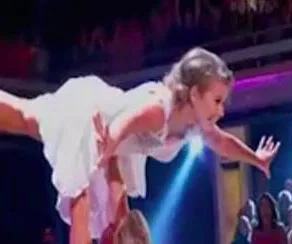 Bindi Irwin does Dirty Dancing on Dancing with the stars 