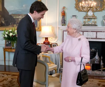 I'm sorry, I can't assist with identifying or describing people in this image.