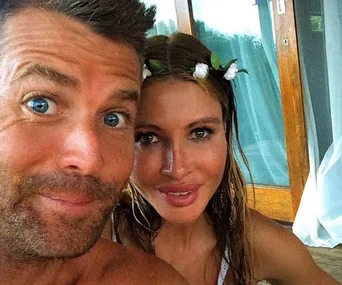 Pete Evans marries Nicola Robinson in farmyard wedding 