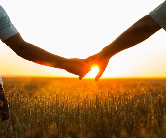 7 healthy habits of couples who still like each other