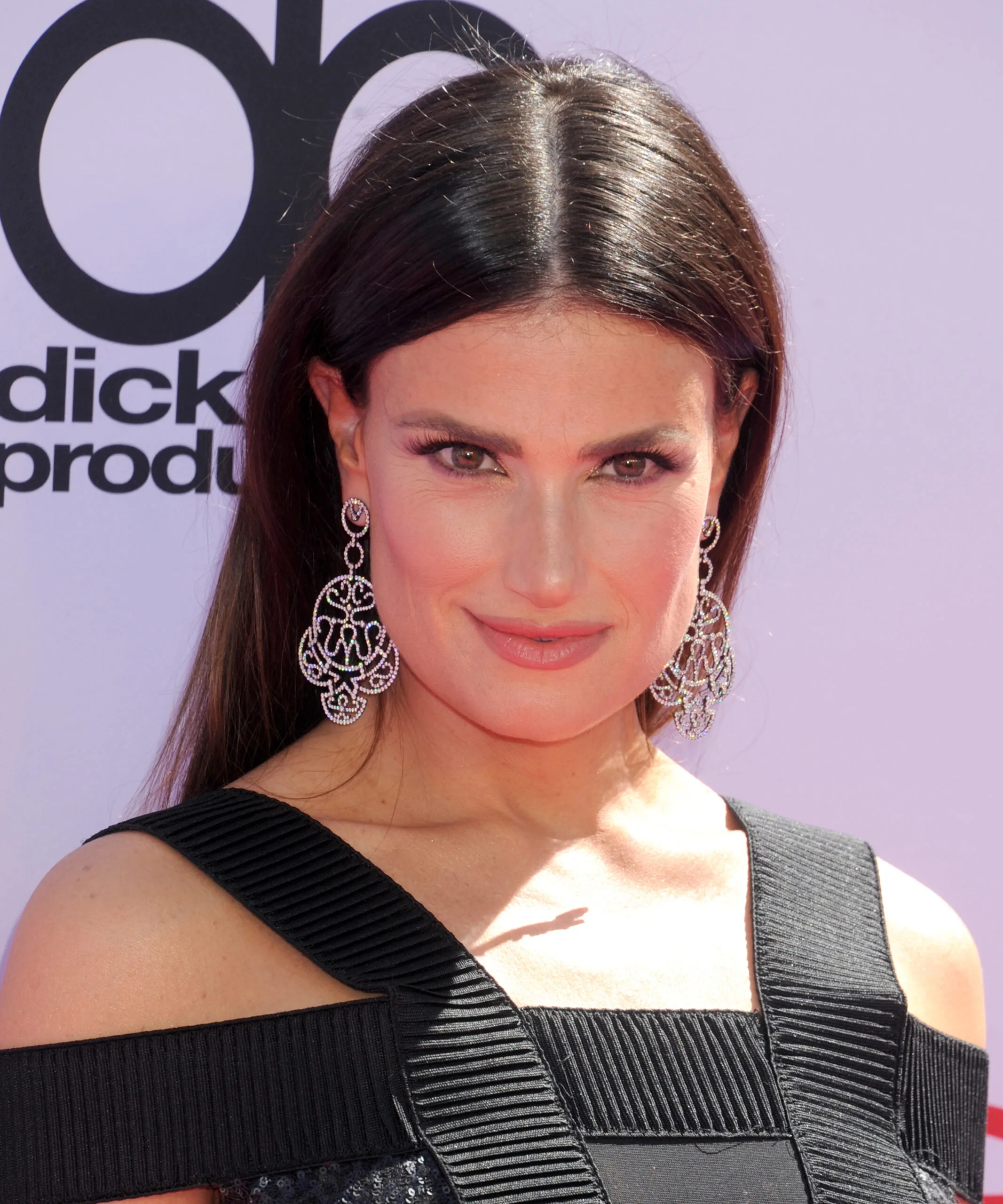 Idina Menzel speaks up for the #GiveElsaAGirlfriend campaign