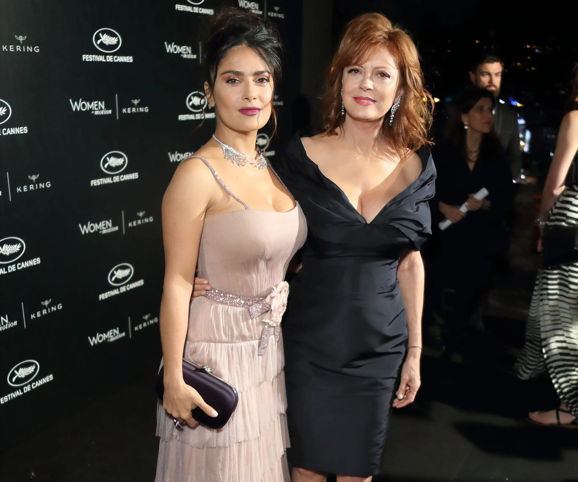 Salma Hayek and Susan Sarandon's cleavage competition