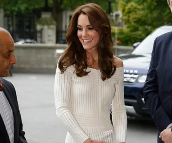 Kate stuns in sexy dress