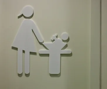Nursing mother angered after Muslim woman used parents’ room for prayer