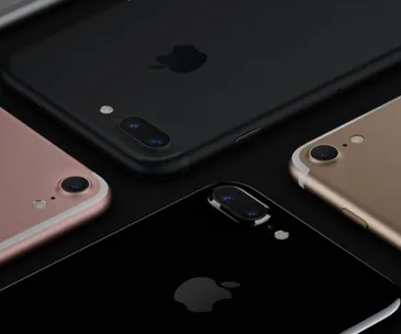 Various iPhone 7 models in different colors displayed on a dark background.