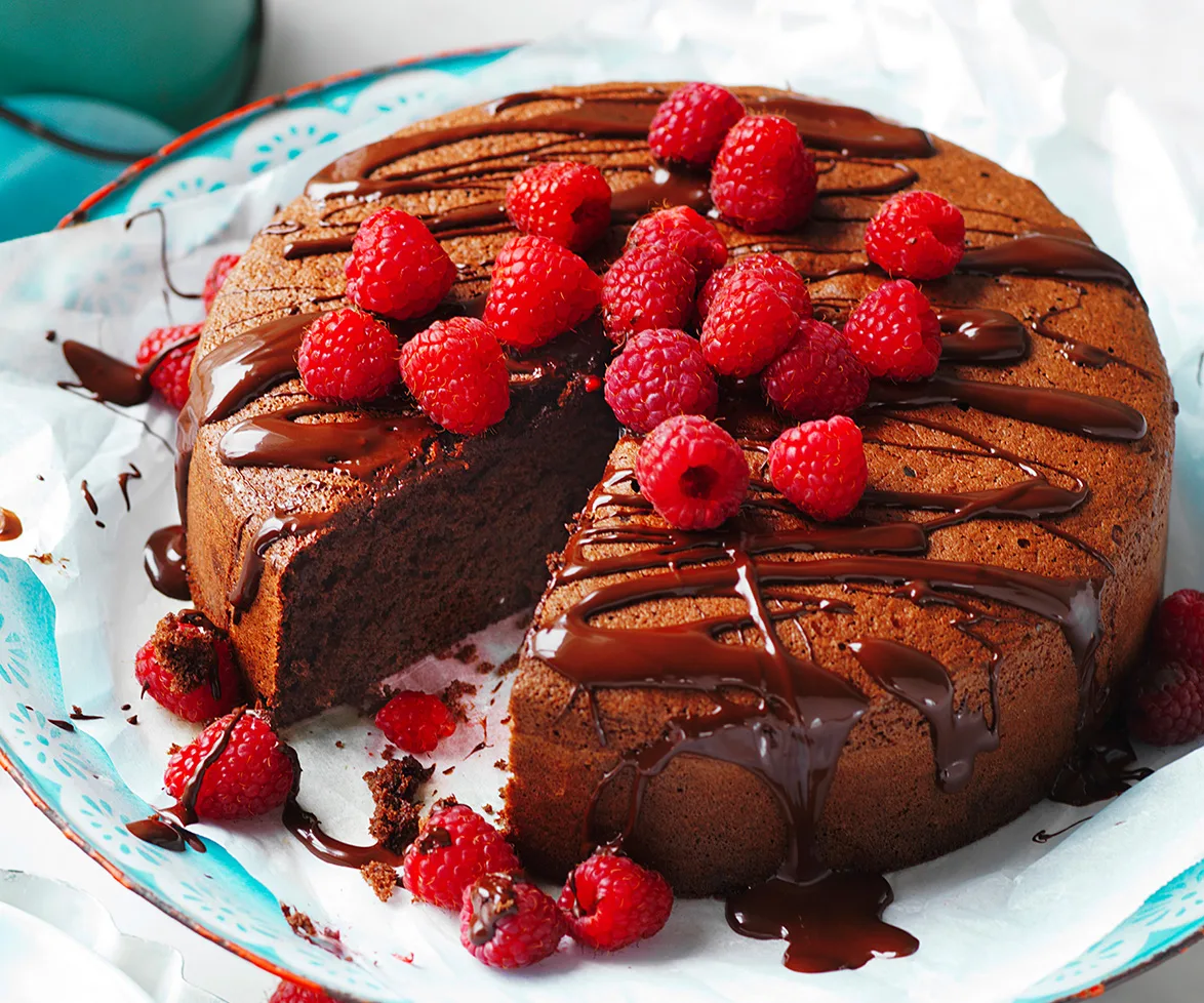 chocolate cake with raspberries