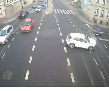 Lucky escape: Streetlight saves pedestrian from being crushed by speeding car