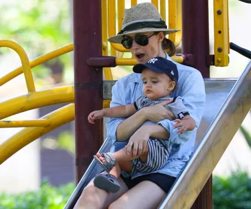 Rose Byrne and Rocco Cannavale 