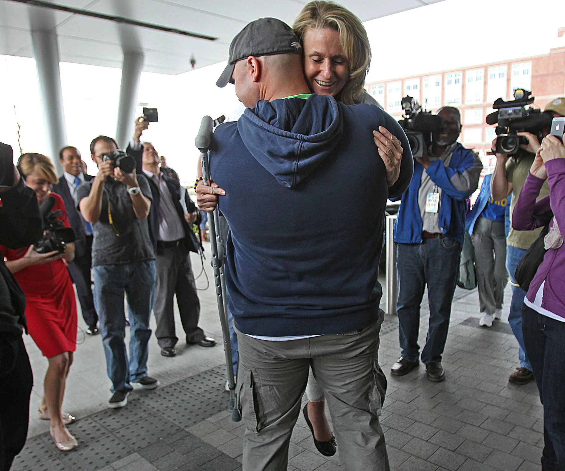 Survivor of Boston bombing will marry firefighter who saved her